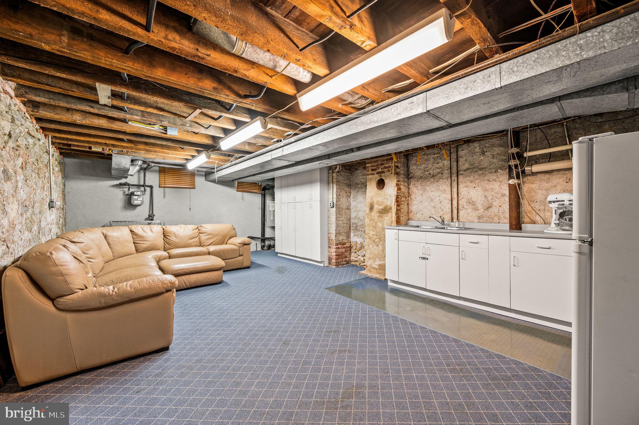 LOGAN SQUARE - Residential