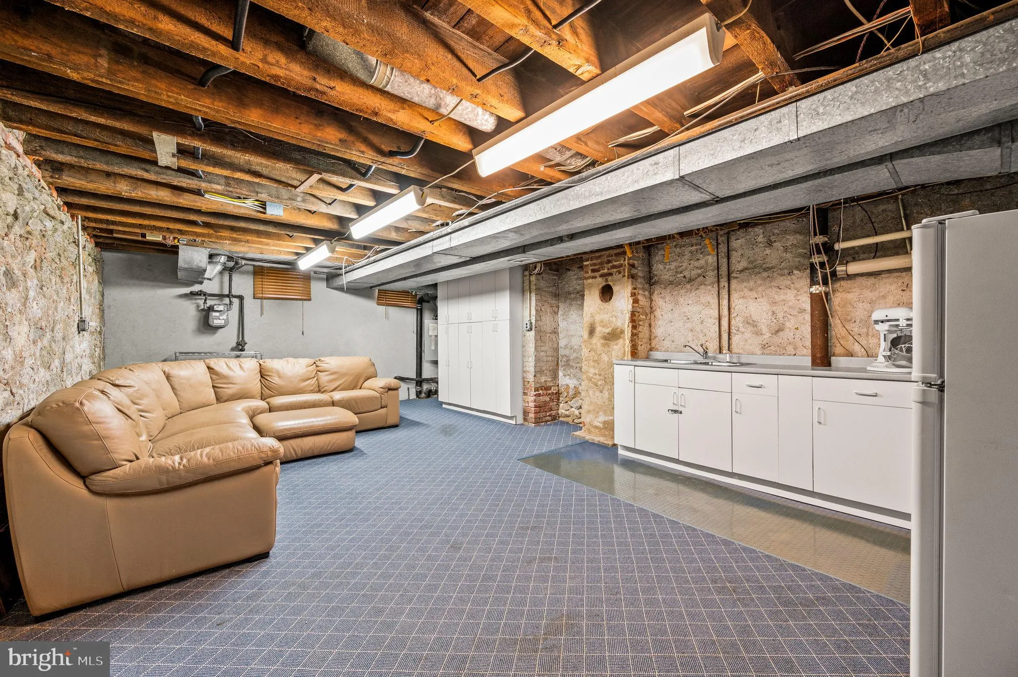 Philadelphia, Pennsylvania 19103, United States, 4 Bedrooms Bedrooms, ,3 BathroomsBathrooms,Residential,Pending,6877