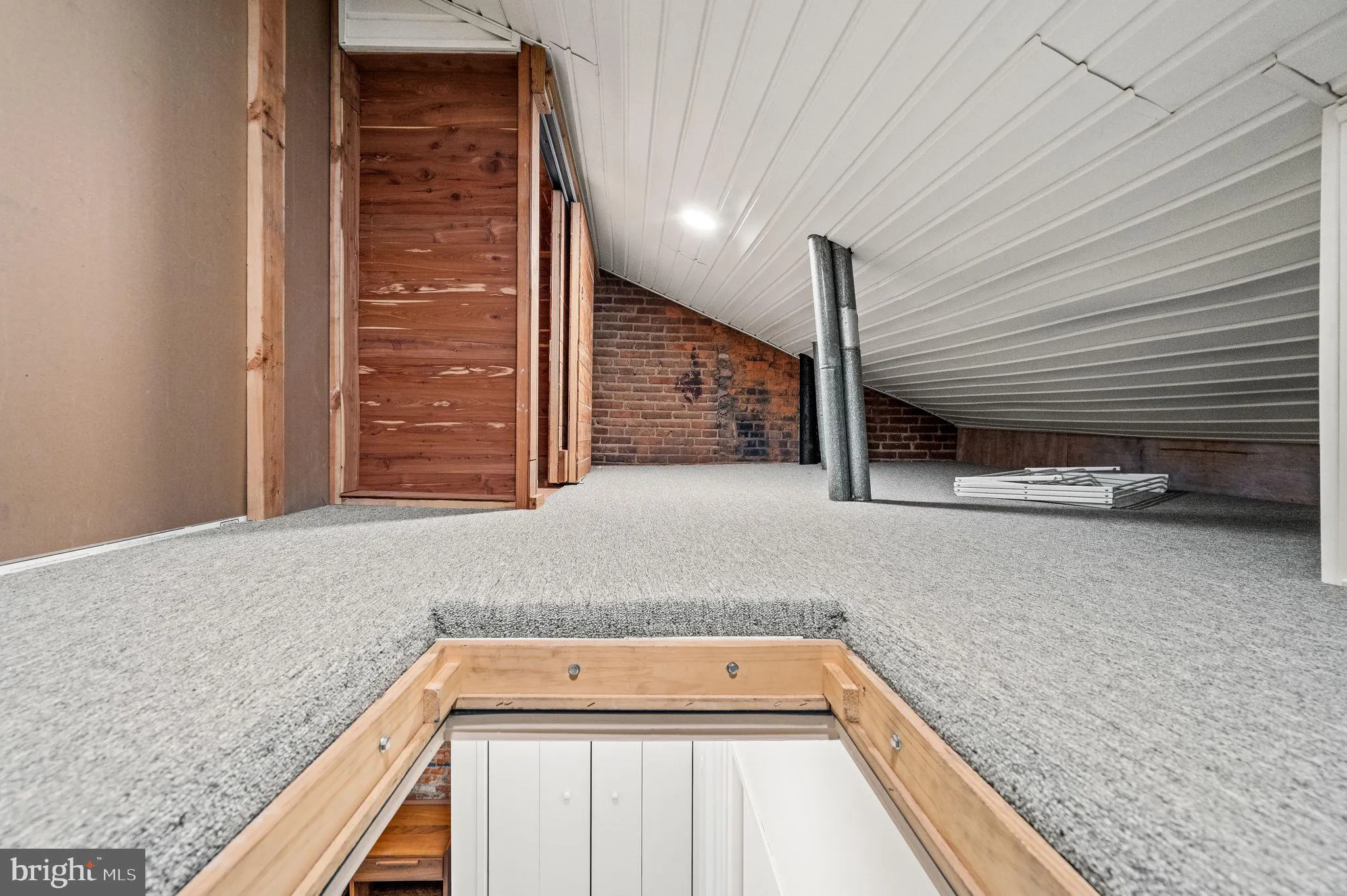 Philadelphia, Pennsylvania 19103, United States, 4 Bedrooms Bedrooms, ,3 BathroomsBathrooms,Residential,Pending,6877