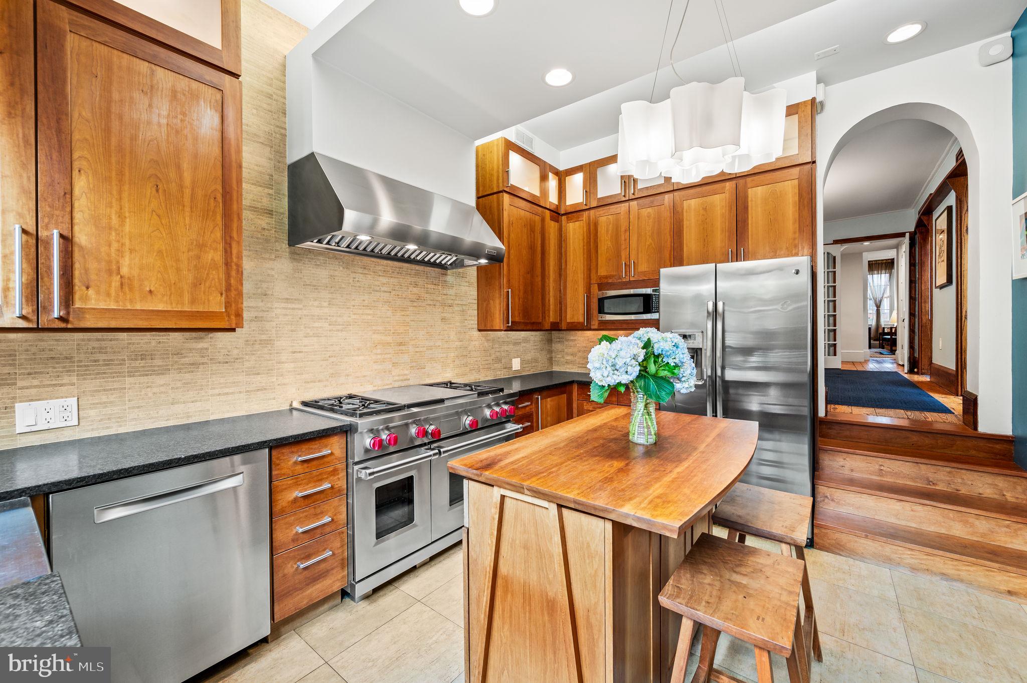 LOGAN SQUARE - Residential