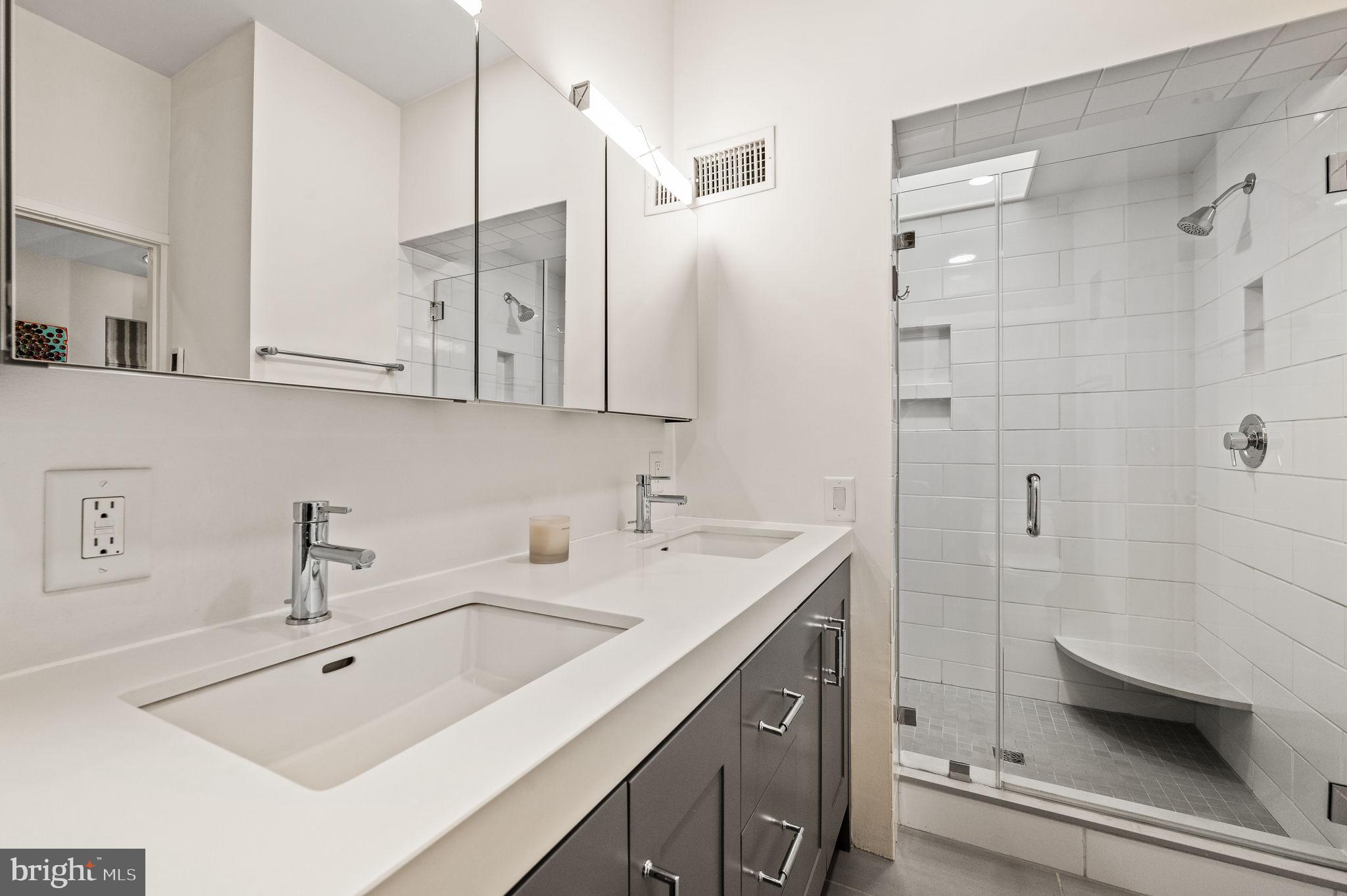 LOGAN SQUARE - Residential