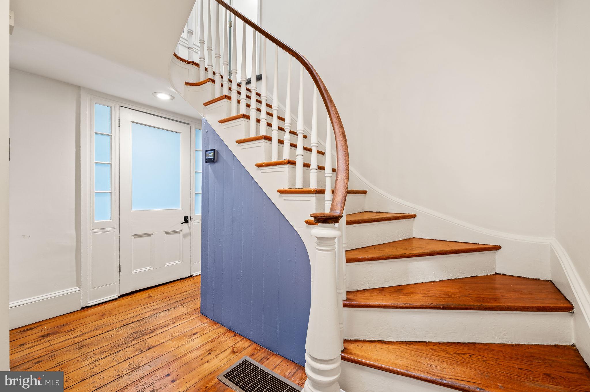 LOGAN SQUARE - Residential