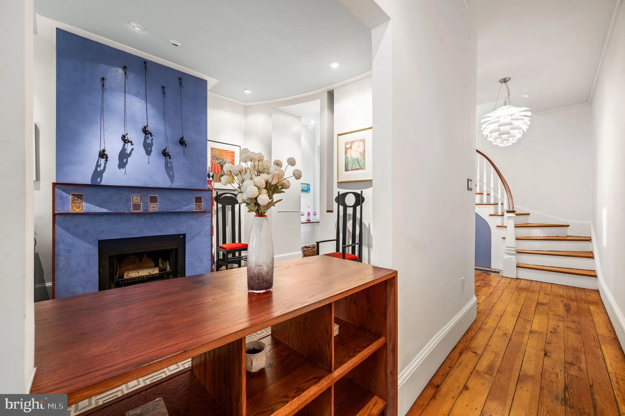 Philadelphia, Pennsylvania 19103, United States, 4 Bedrooms Bedrooms, ,3 BathroomsBathrooms,Residential,Pending,6877