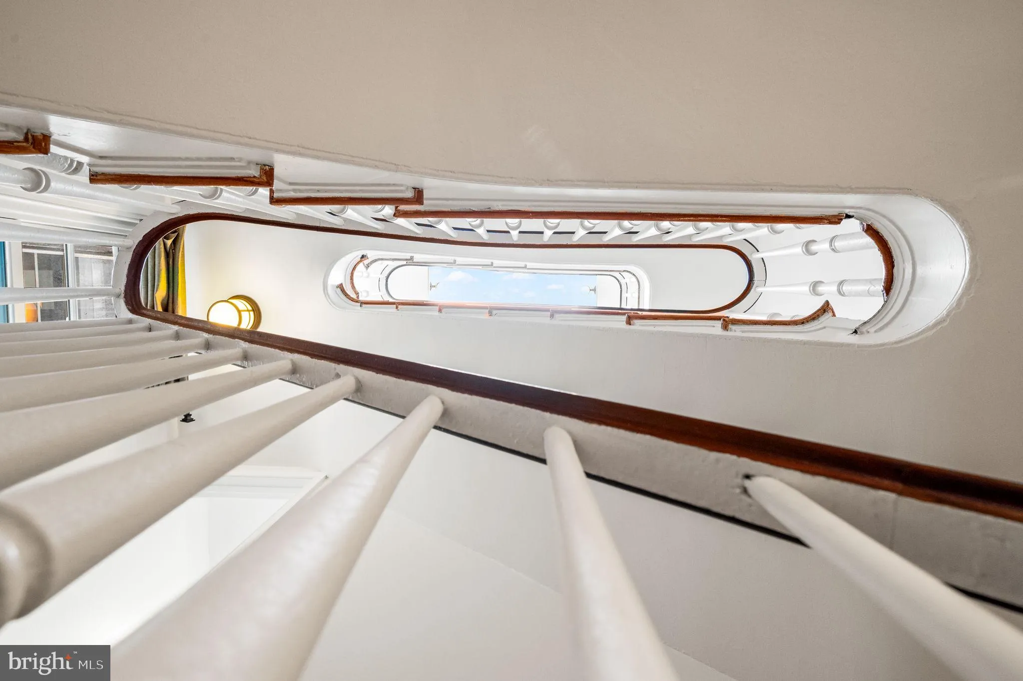 Philadelphia, Pennsylvania 19103, United States, 4 Bedrooms Bedrooms, ,3 BathroomsBathrooms,Residential,Pending,6877