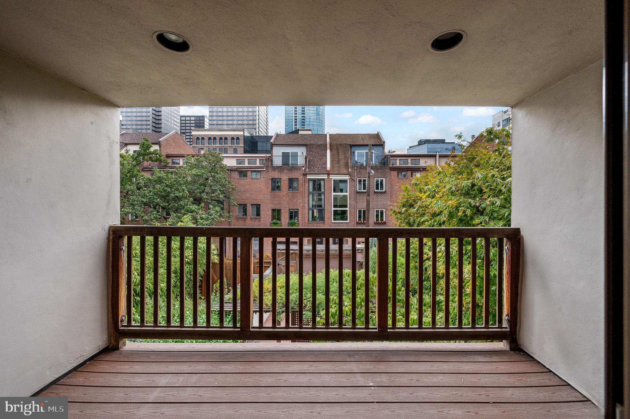 LOGAN SQUARE - Residential