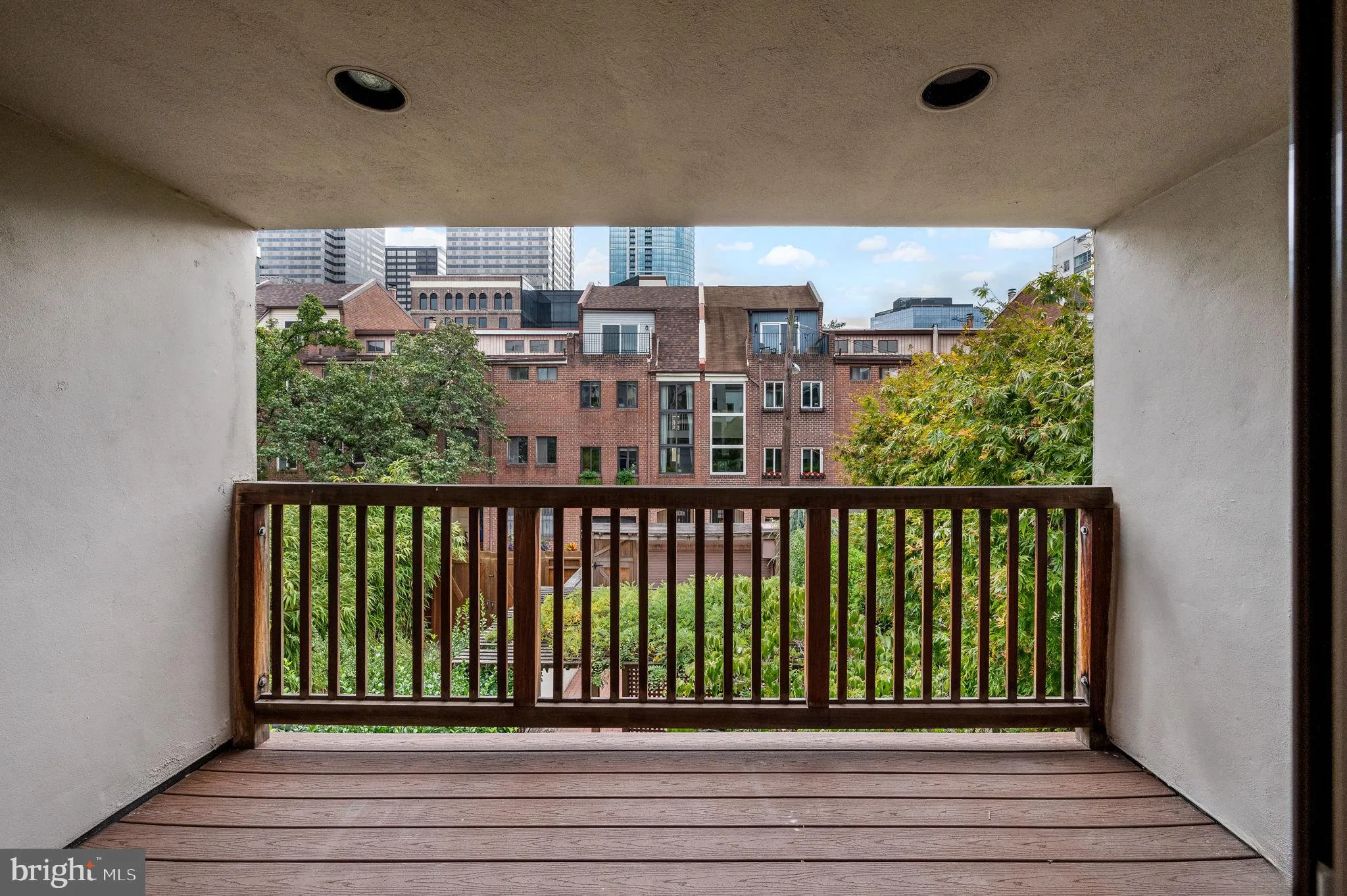 Philadelphia, Pennsylvania 19103, United States, 4 Bedrooms Bedrooms, ,3 BathroomsBathrooms,Residential,Pending,6877