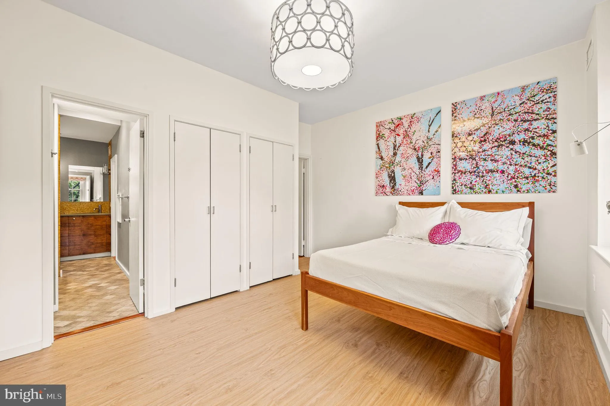 Philadelphia, Pennsylvania 19103, United States, 4 Bedrooms Bedrooms, ,3 BathroomsBathrooms,Residential,Pending,6877