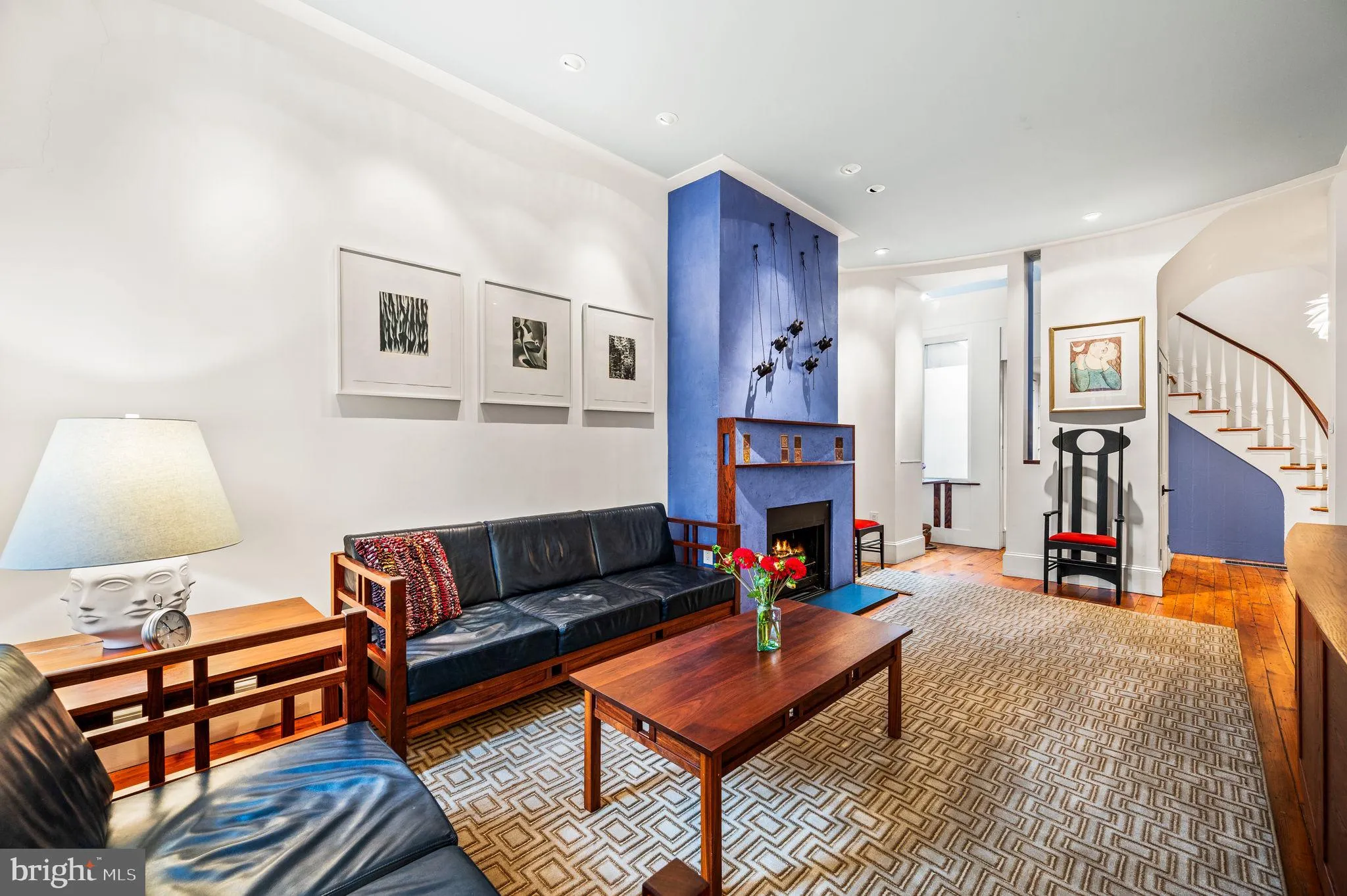 Philadelphia, Pennsylvania 19103, United States, 4 Bedrooms Bedrooms, ,3 BathroomsBathrooms,Residential,Pending,6877