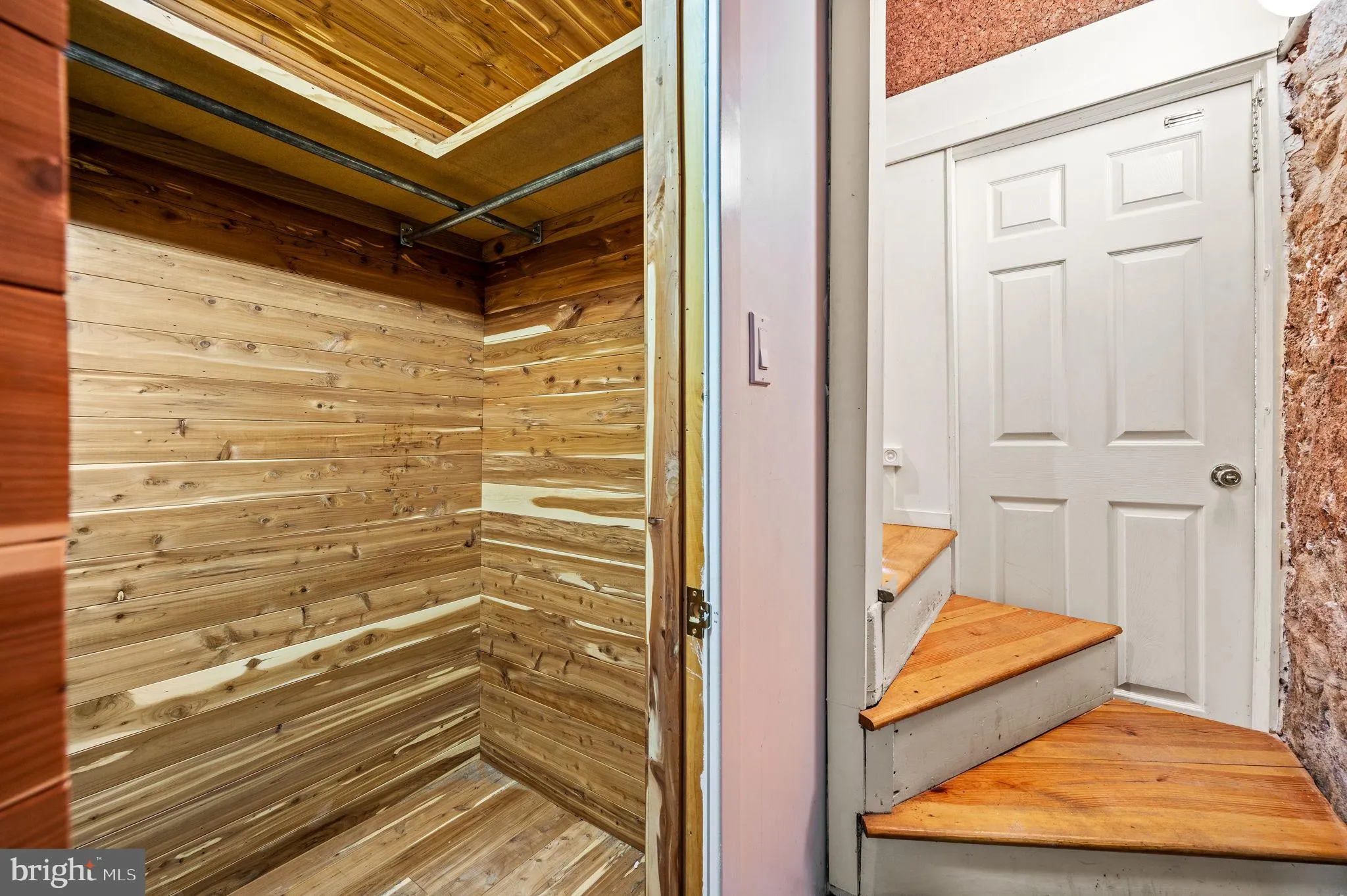 Philadelphia, Pennsylvania 19103, United States, 4 Bedrooms Bedrooms, ,3 BathroomsBathrooms,Residential,Pending,6877