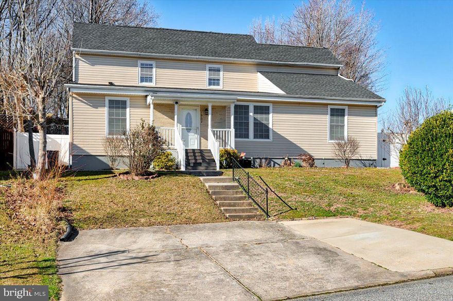 This Beautiful home has more to offer, large size master bedroom with walk in closet, large and specious kitchen to enjoy, don't miss the opportunity to own this home.