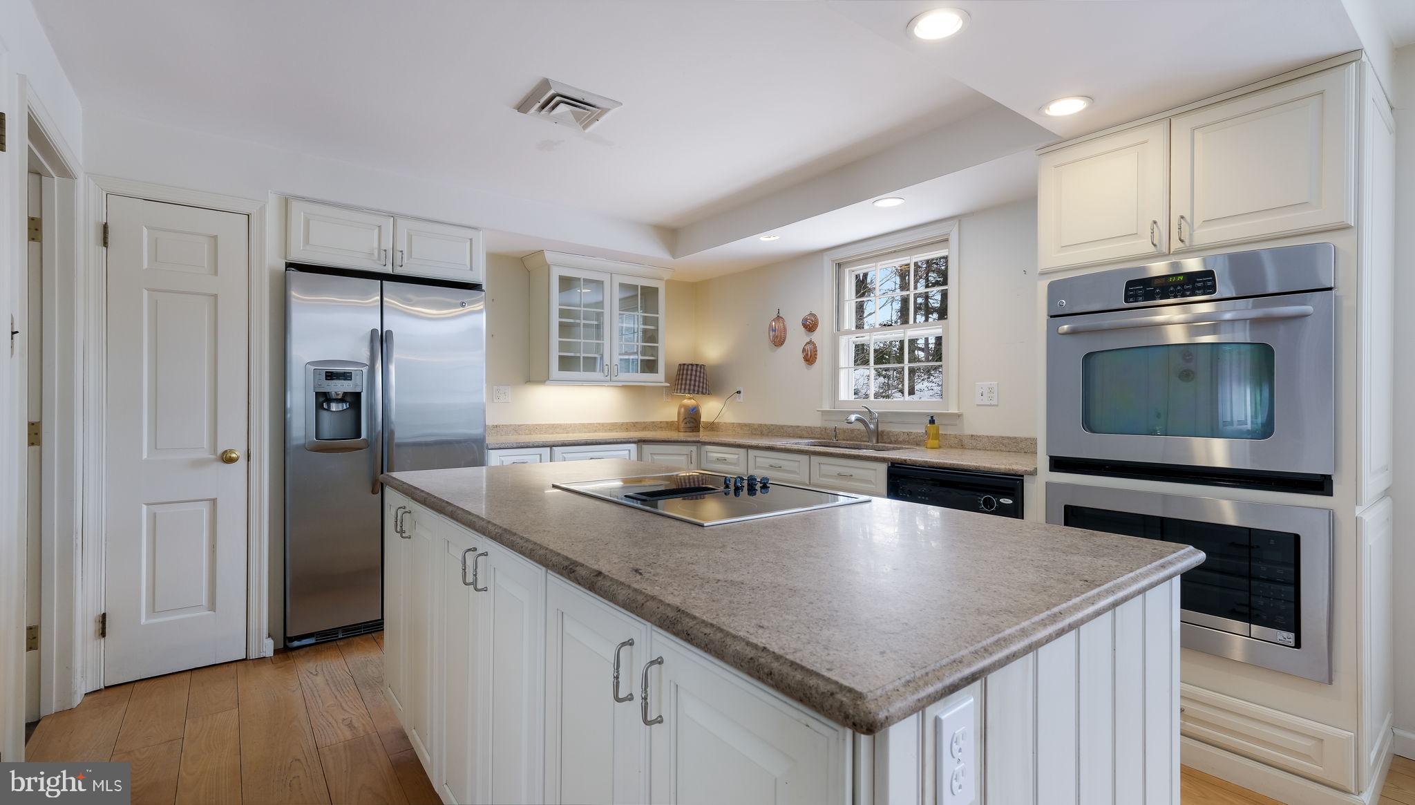 PEBBLE HILL - Residential