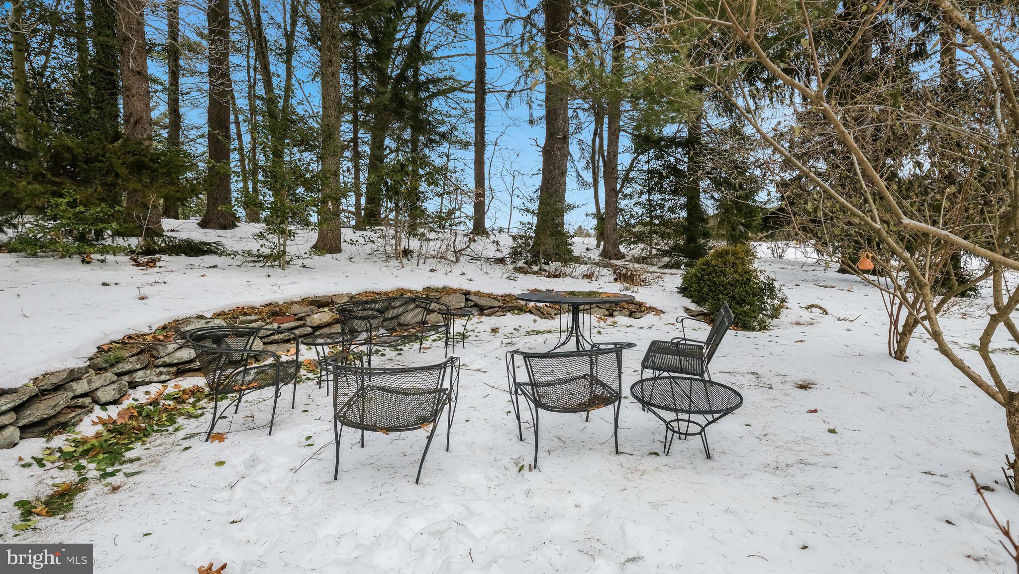 PEBBLE HILL - Residential