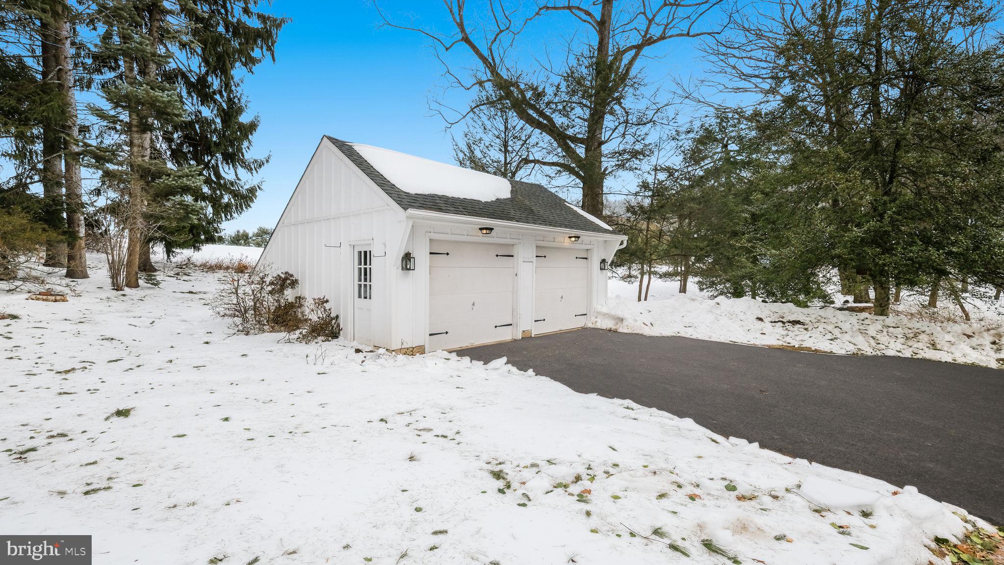 PEBBLE HILL - Residential