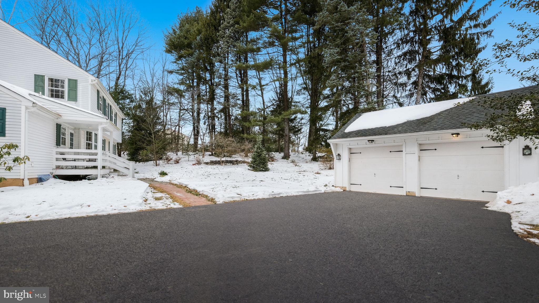 PEBBLE HILL - Residential