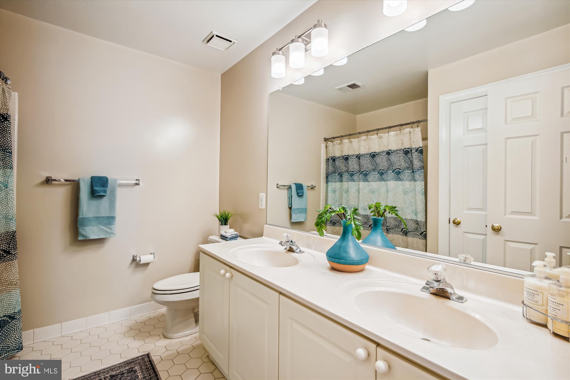 HOLLY CREST - Residential