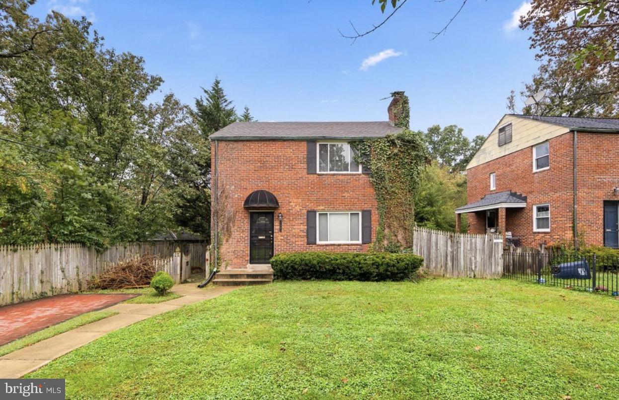 1502 DELMONT LANE