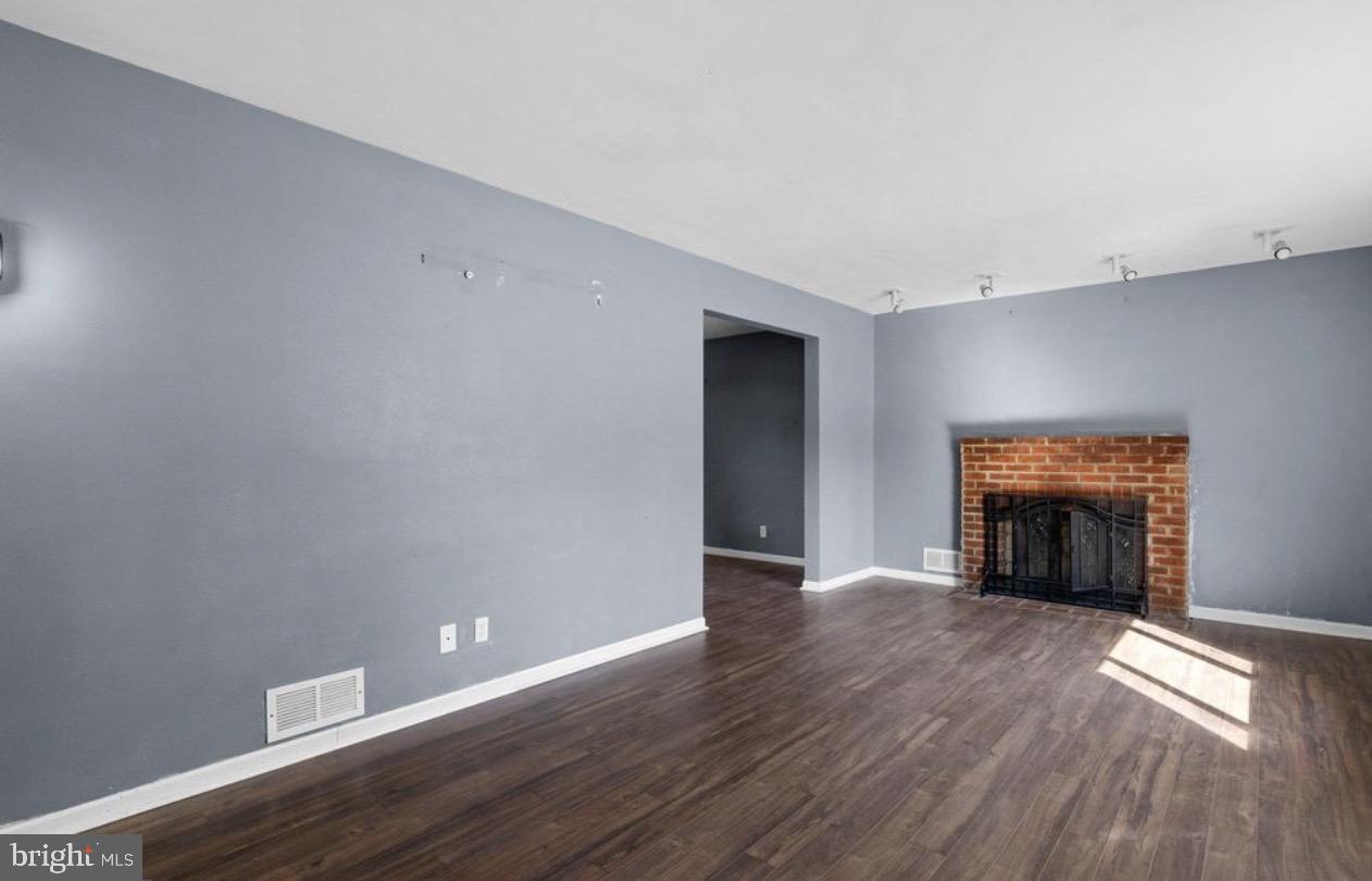 1502 DELMONT LANE