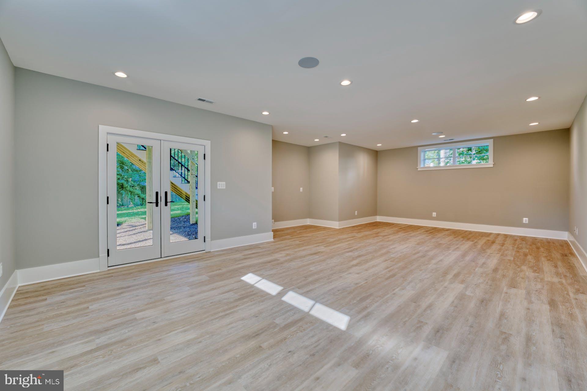 EAST FALLS CHURCH - Residential