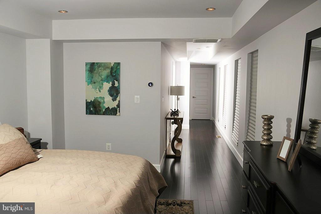 LOCUST POINT - Residential