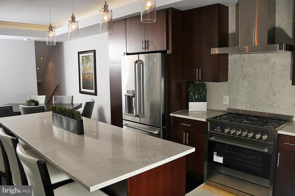 LOCUST POINT - Residential