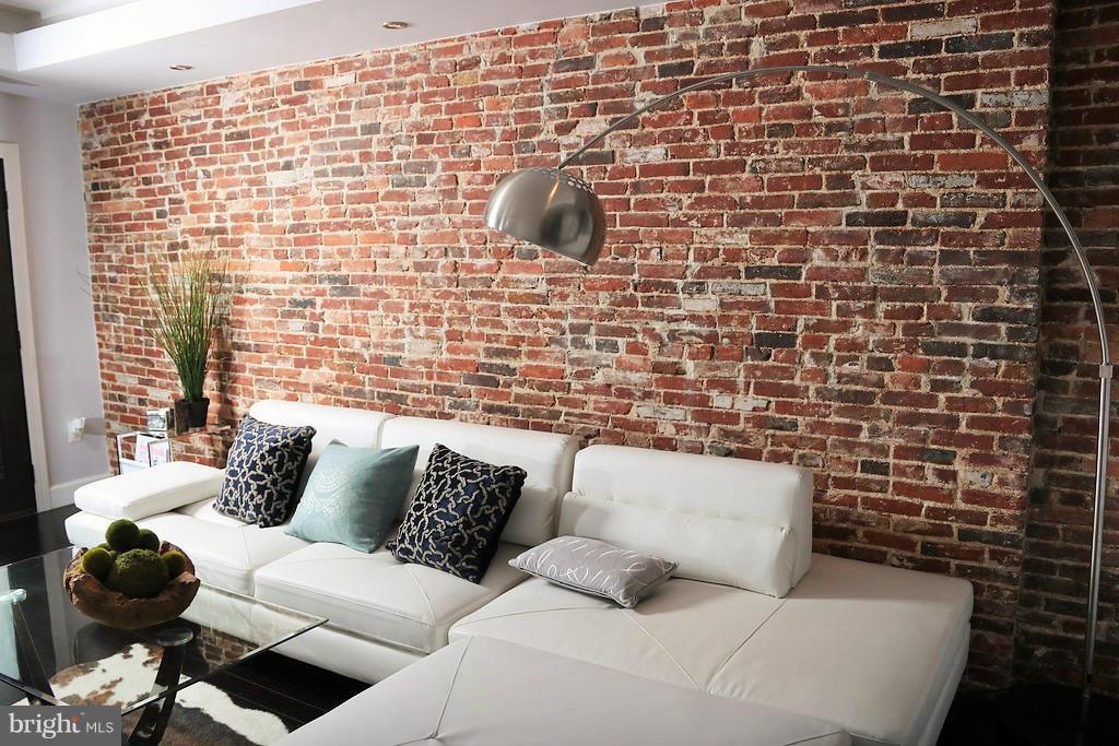 LOCUST POINT - Residential