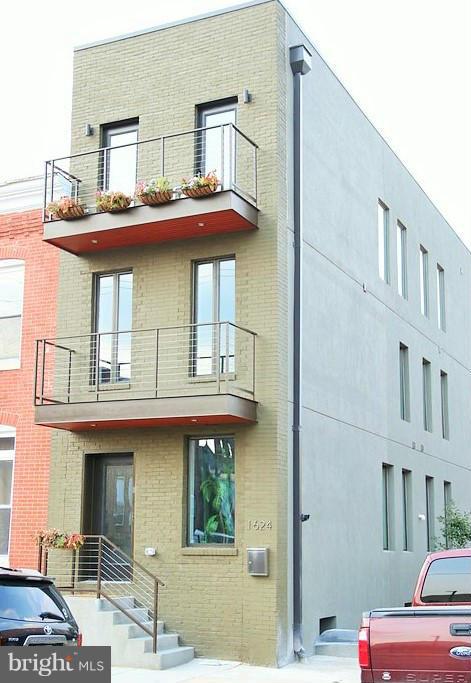 LOCUST POINT - Residential