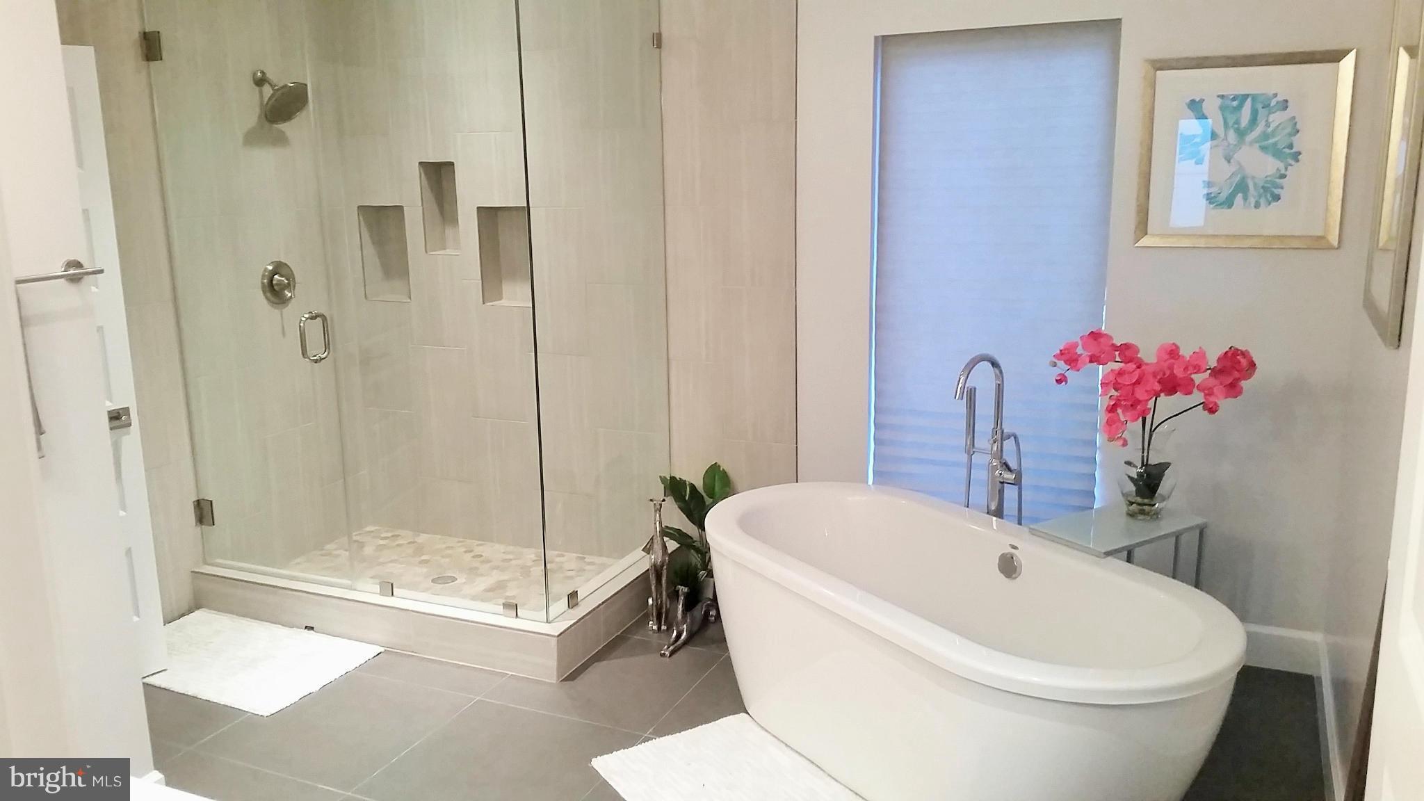 LOCUST POINT - Residential