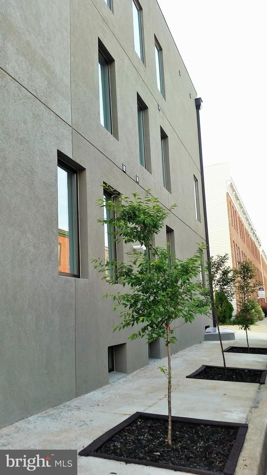 LOCUST POINT - Residential