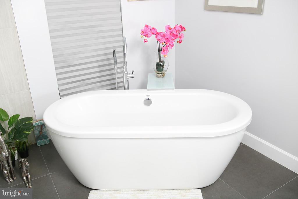 LOCUST POINT - Residential