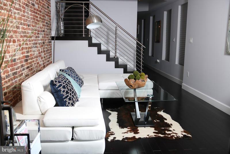 LOCUST POINT - Residential