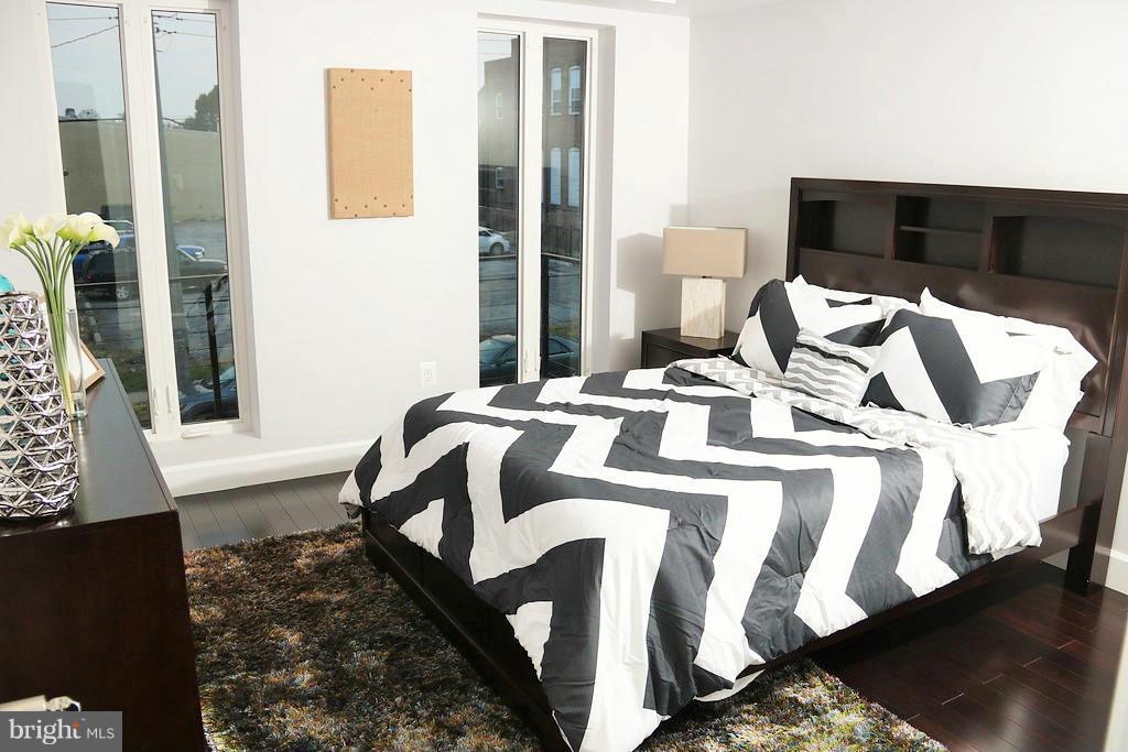 LOCUST POINT - Residential