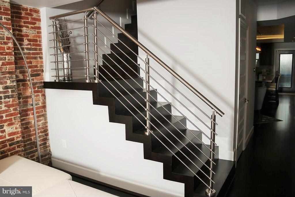 LOCUST POINT - Residential