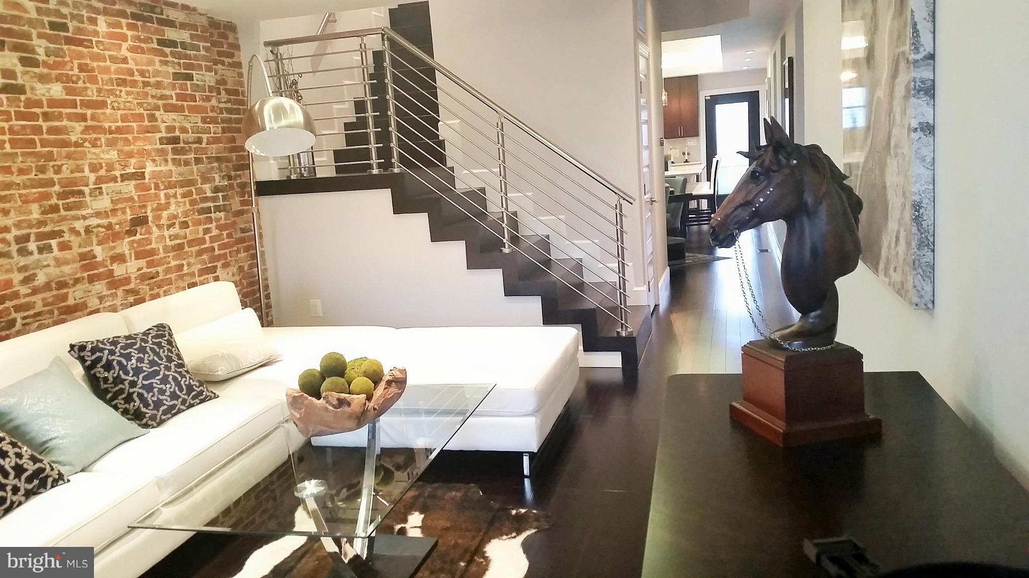 LOCUST POINT - Residential