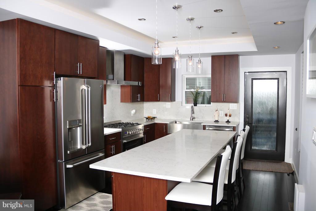 LOCUST POINT - Residential