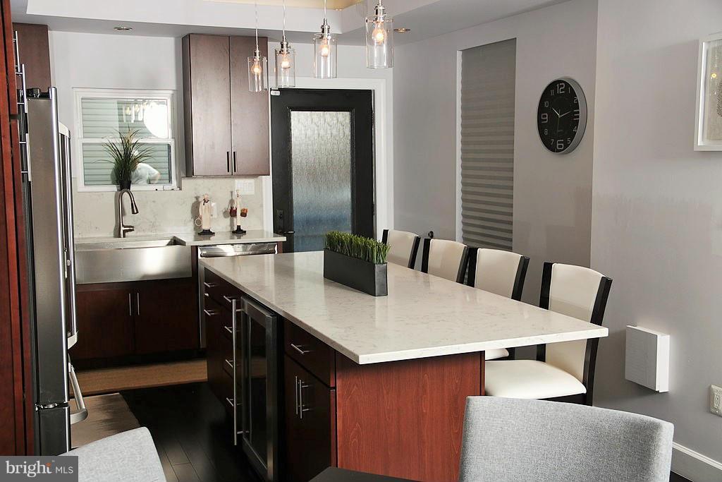 LOCUST POINT - Residential