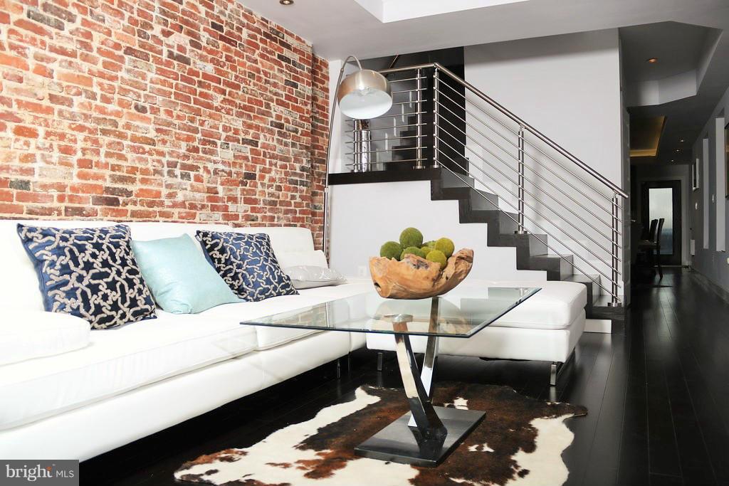 LOCUST POINT - Residential