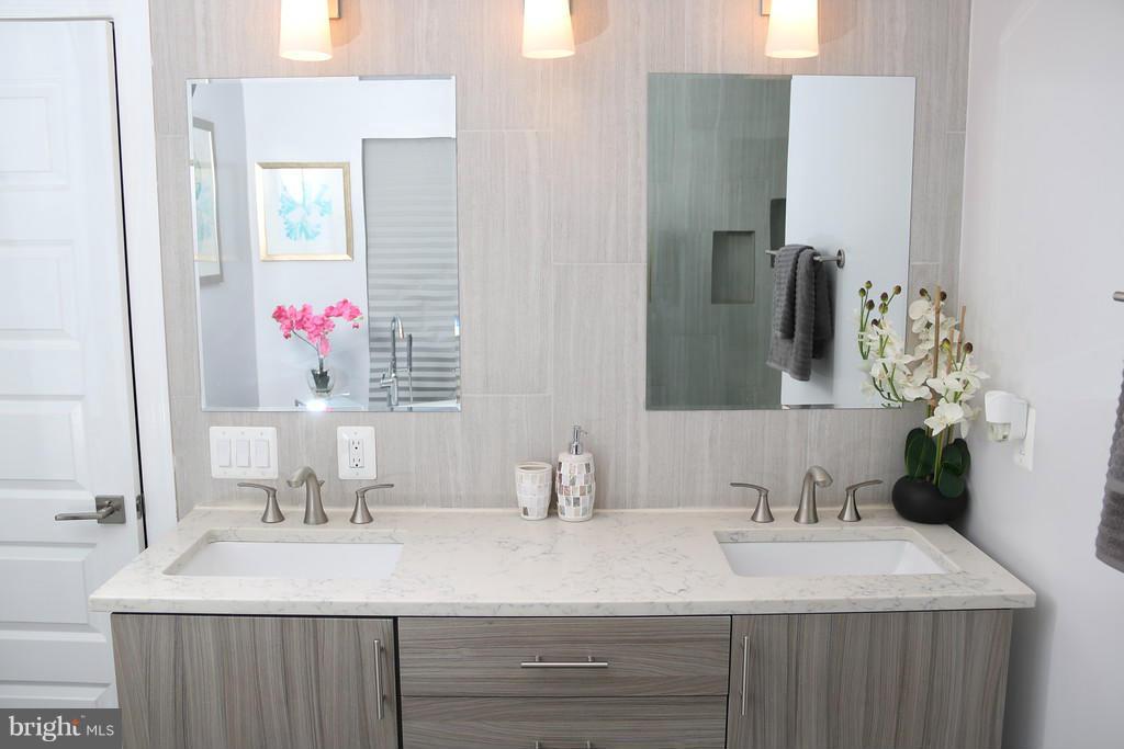 LOCUST POINT - Residential