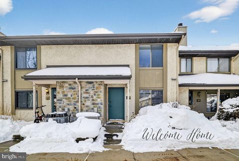 Townhouse For Sale - 49 Hampshire Drive Dr<br/> Middlesex County, PLAINSBORO, NJ 08536