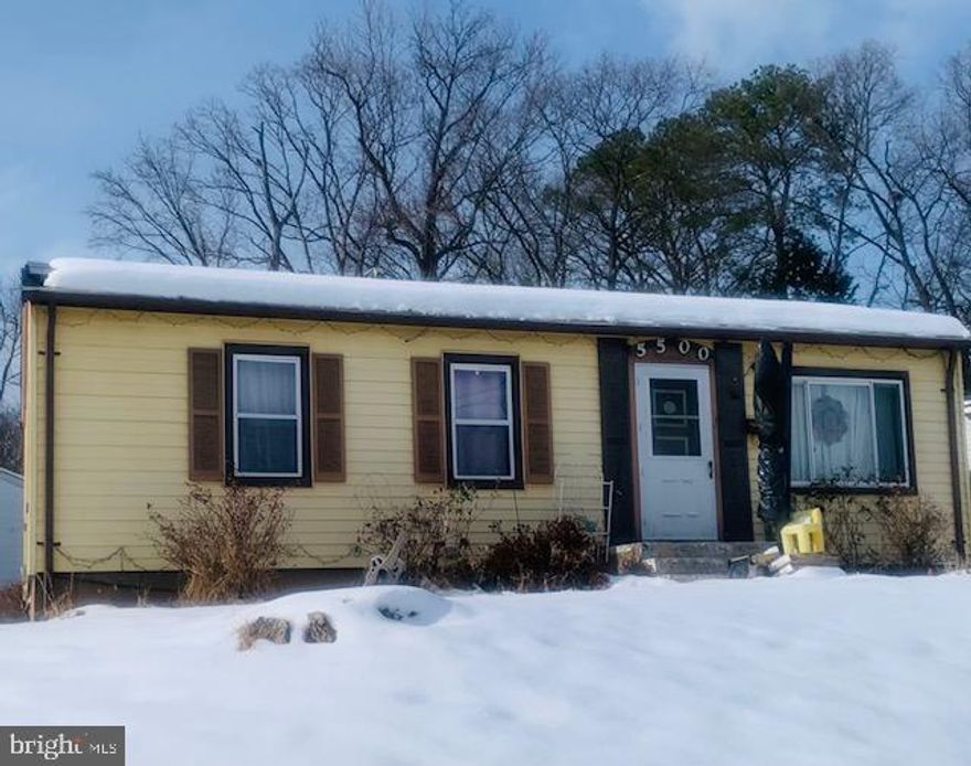 SHOW AND SELL THIS BELOW COMPS 5 BEDROOMS, 2 FULL BATHROOMS WITH OFFICE  AND DEN AND FINISHED WALK UP LOWER  LVL.    
PROPERTY IS OWNER OCCUPIED. PLS SCHEDULE ALL APPOINTMENTS  WITH LISTING BROKER: 
5:00PM TO 7:00PM DURING MONDAY TO FRIDAY
9:00AM TO 7:00PM ON SATURDAY
ANYTIME SUNDAY BUT CONFIRM TIME WITH LISTING BROKER