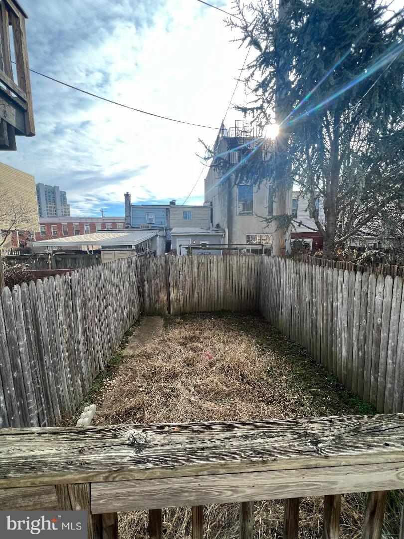 LOCUST POINT - Residential