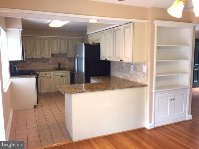 BROYHILL CREST - Residential Lease