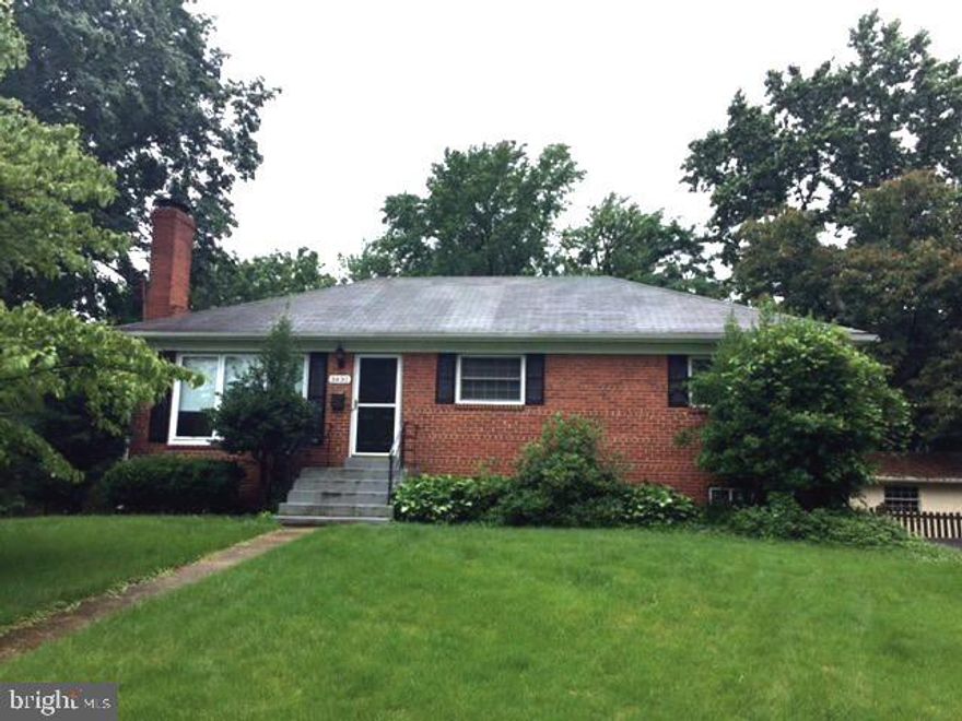 READY TO MOVE-IN. UPDATED 2014! * FRESH PAINT, REFINISHED WOOD FLOORS! * REMODELED KITCHEN-NEW CAB'S, GRANITE CTRS, SS APPLS,TILE FLR! * NEW MAIN LEVEL FULL BATH! * FINISHED W/O BASEMENT-LARGE REC RM, FULL BATH, 4TH BR + CUSTOM BAR GREAT FOR ENTERTAINING! * RELAX & BBQ ON HUGE TREX DECK! * LOTS STORAGE-FLOORED ATTIC + SHED * QUIET CUL DE SAC! CALL OR TEXT FOR COMBO#. Thank you for showing.