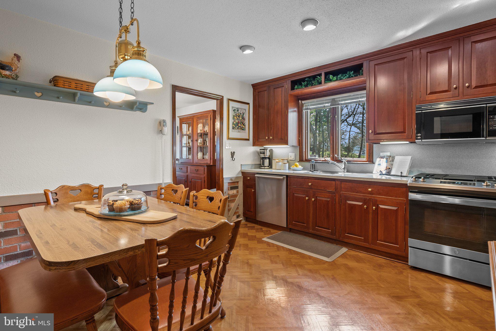 HILLCRESTSHIRE - Residential