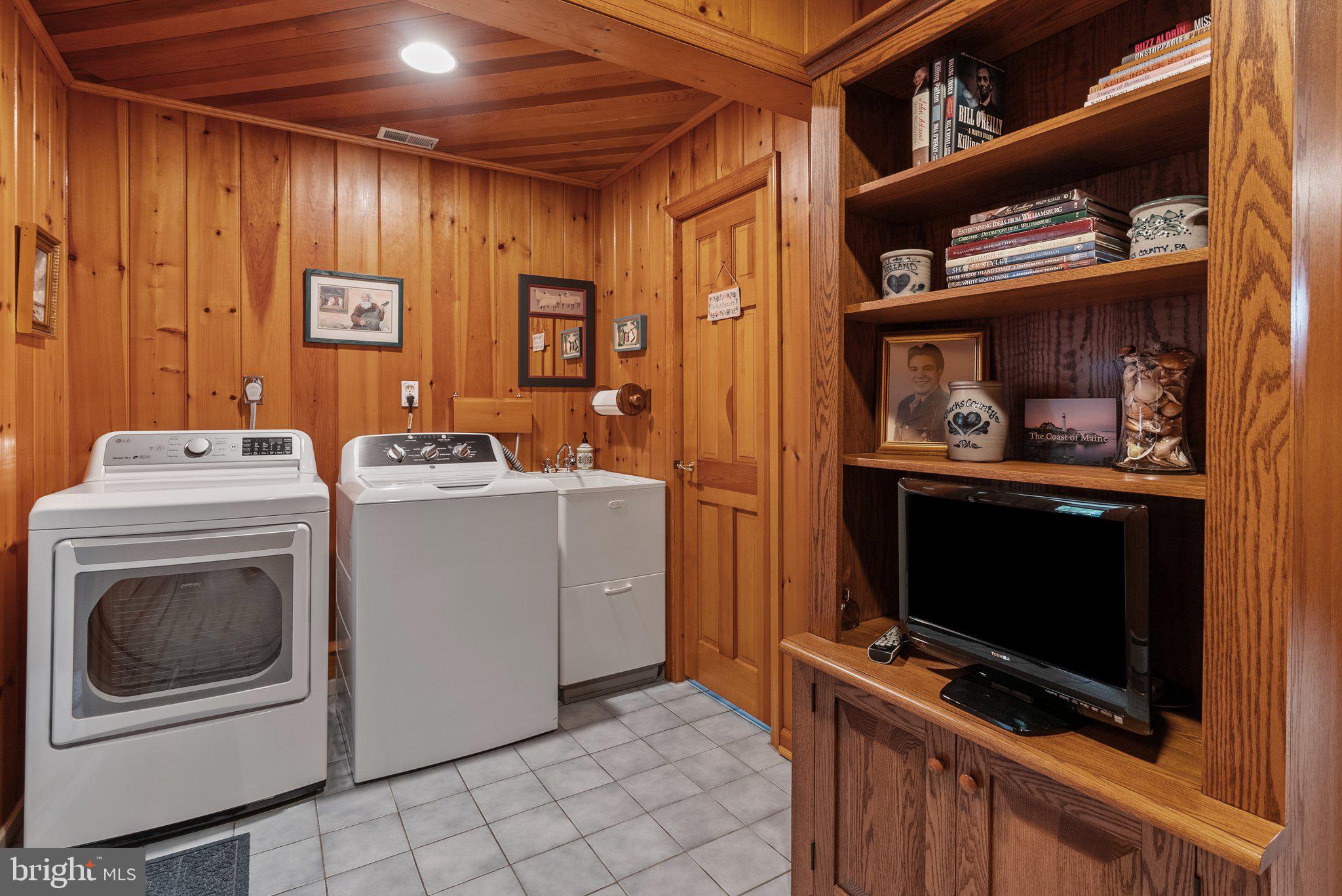 HILLCRESTSHIRE - Residential