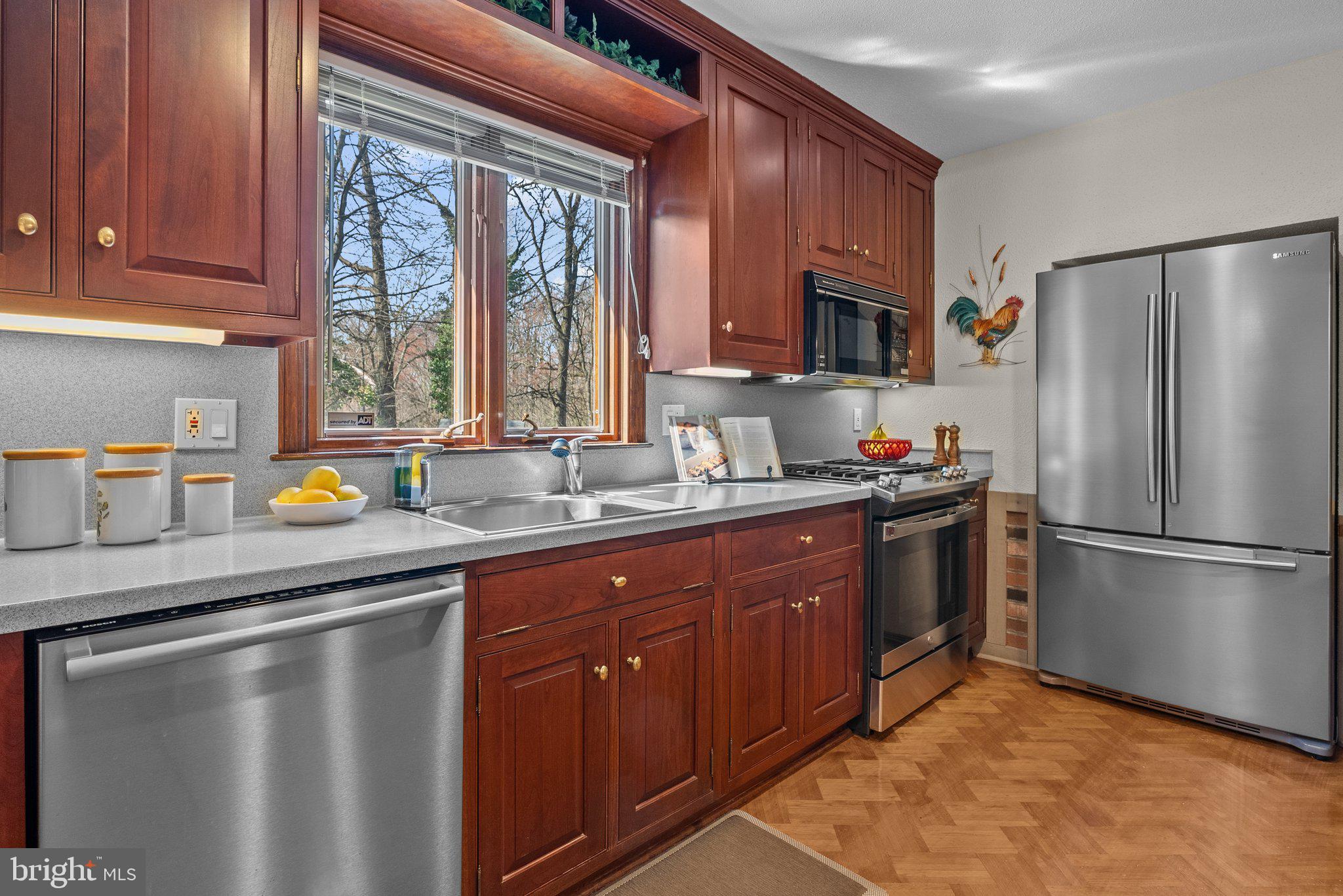 HILLCRESTSHIRE - Residential