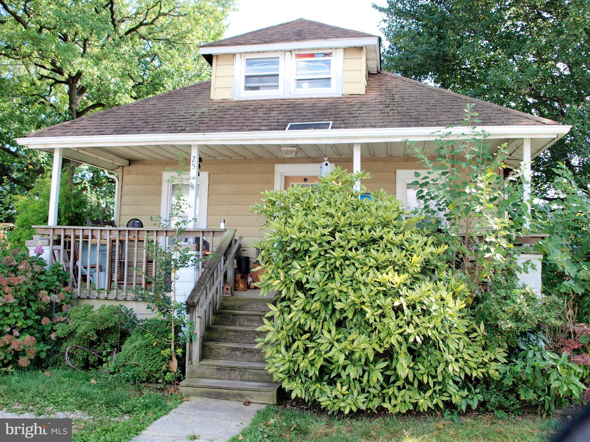 25 GOLDEN AVENUE