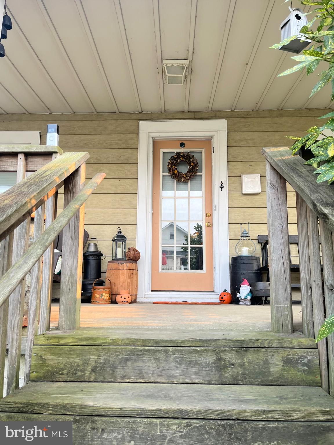 25 GOLDEN AVENUE