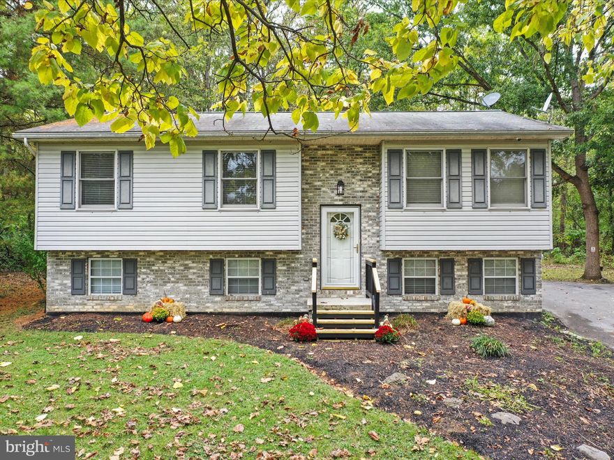 Discover this beautifully maintained 4-bedroom, 2-bath split foyer home with a dedicated office and a fully finished basement. Nestled on over 1.5 acres of land, this property offers both privacy and room to enjoy nature—plus community river access on the Potomac River for recreation and relaxation.
The main level features spacious living and dining areas, a functional kitchen, and three well-sized bedrooms. The lower level expands your living space with a large family room, along with a fourth bedroom, full bath, and a versatile office/playroom perfect for remote work or hobbies.
Step outside to enjoy the peaceful setting, whether you’re gathering around a fire pit, hosting summer barbecues, or taking a quiet stroll to the river, this property offers a lifestyle that’s truly hard to find.
Come see why this home is the perfect place to unwind, work, and play—schedule your private tour today!