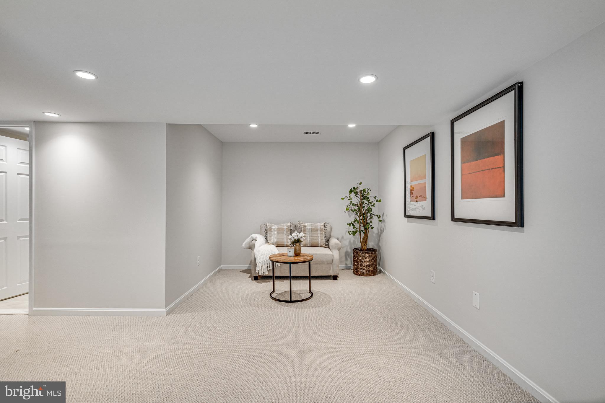 ST JOHNS WOODS - Residential