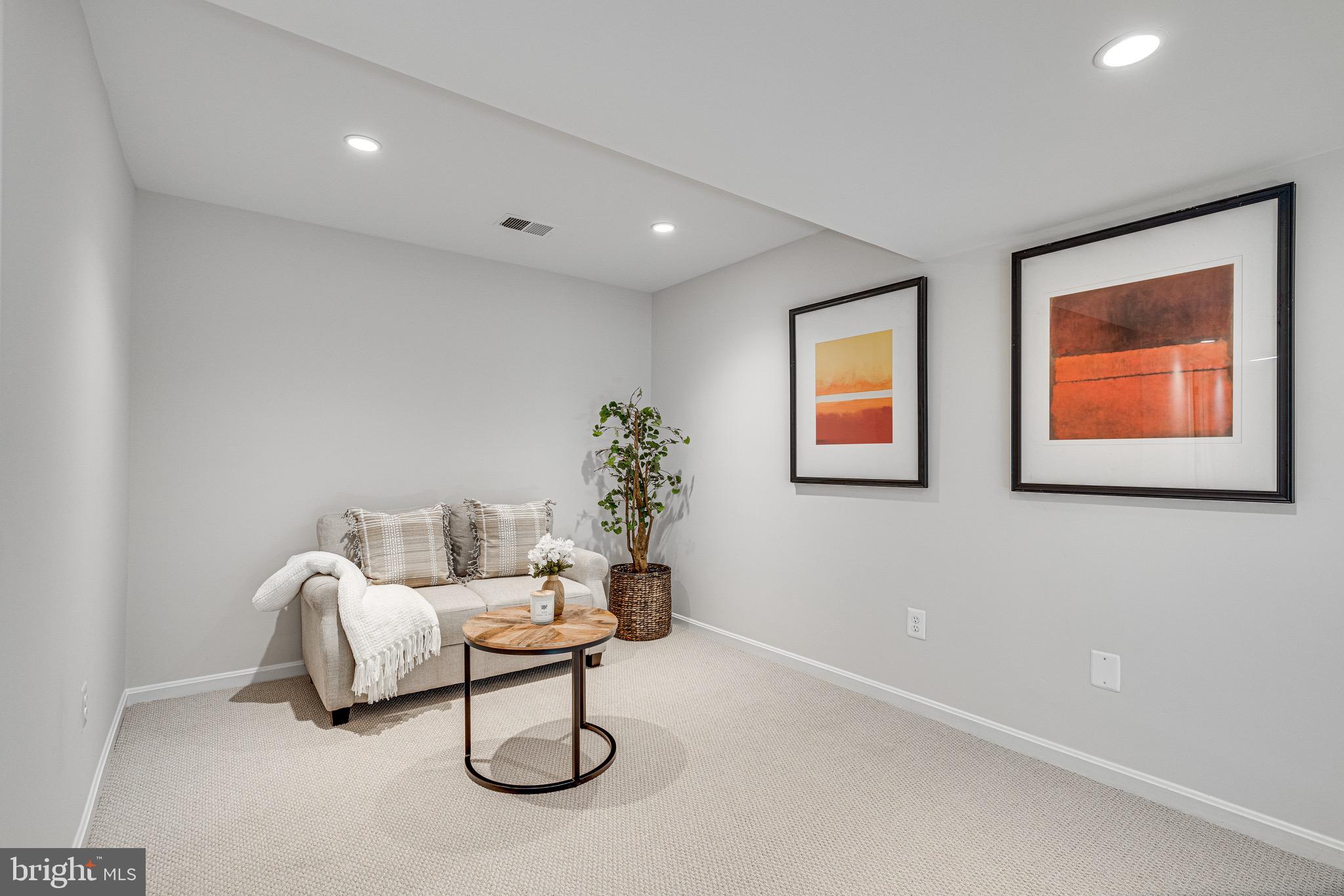 ST JOHNS WOODS - Residential